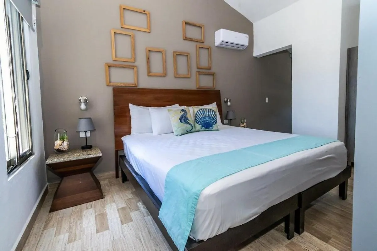 Zona Hotelera 3 Bedroom Lagoon Playa Linda Cancun Holiday home