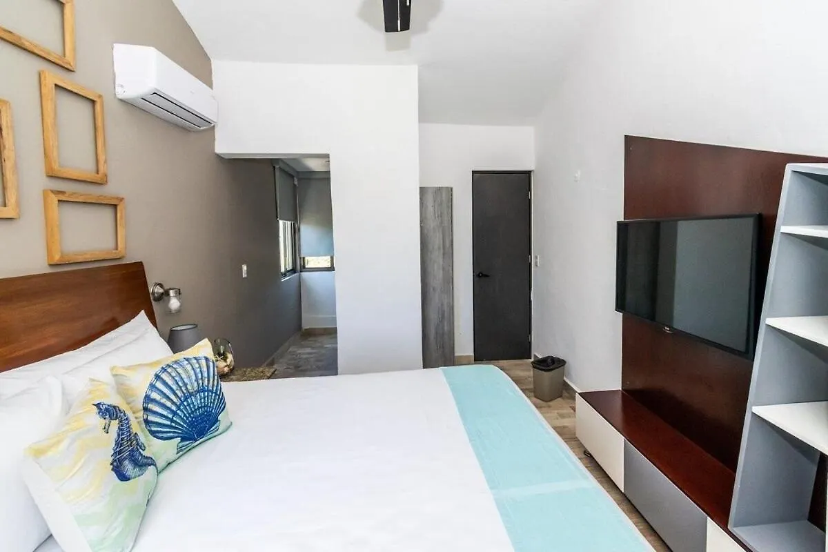 Zona Hotelera 3 Bedroom Lagoon Playa Linda Cancun